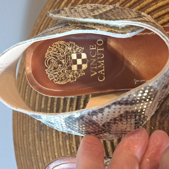 Vince Camuto Olinsa Natural Gold Metallic Snake Leather Cork Trimmed Sandal 8.5 - Picture 5 of 9